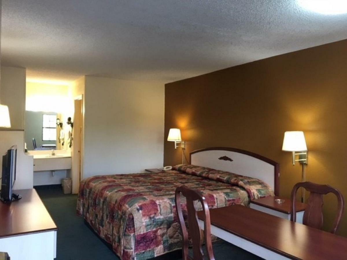 Budget Inn & Suites - Talladega Exterior photo